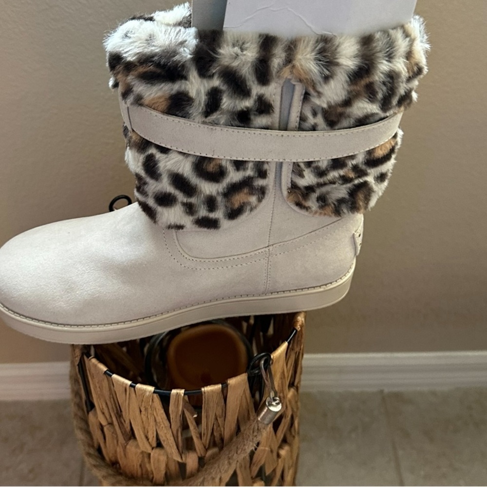 New cream corduroy boots